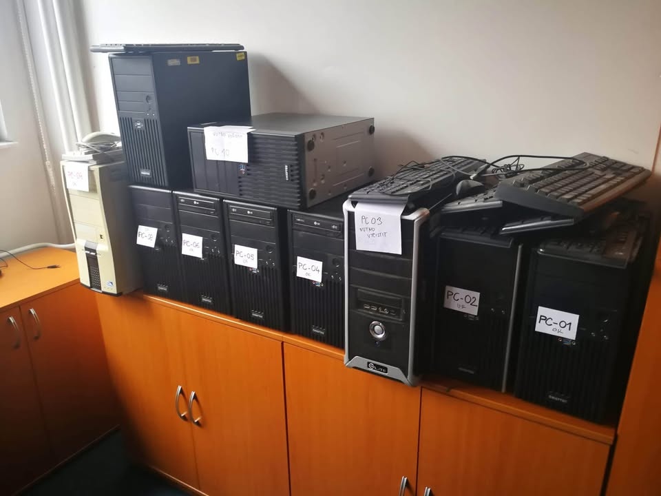 Levná kancelářská technika – PC sestavy, server, monitory - 2