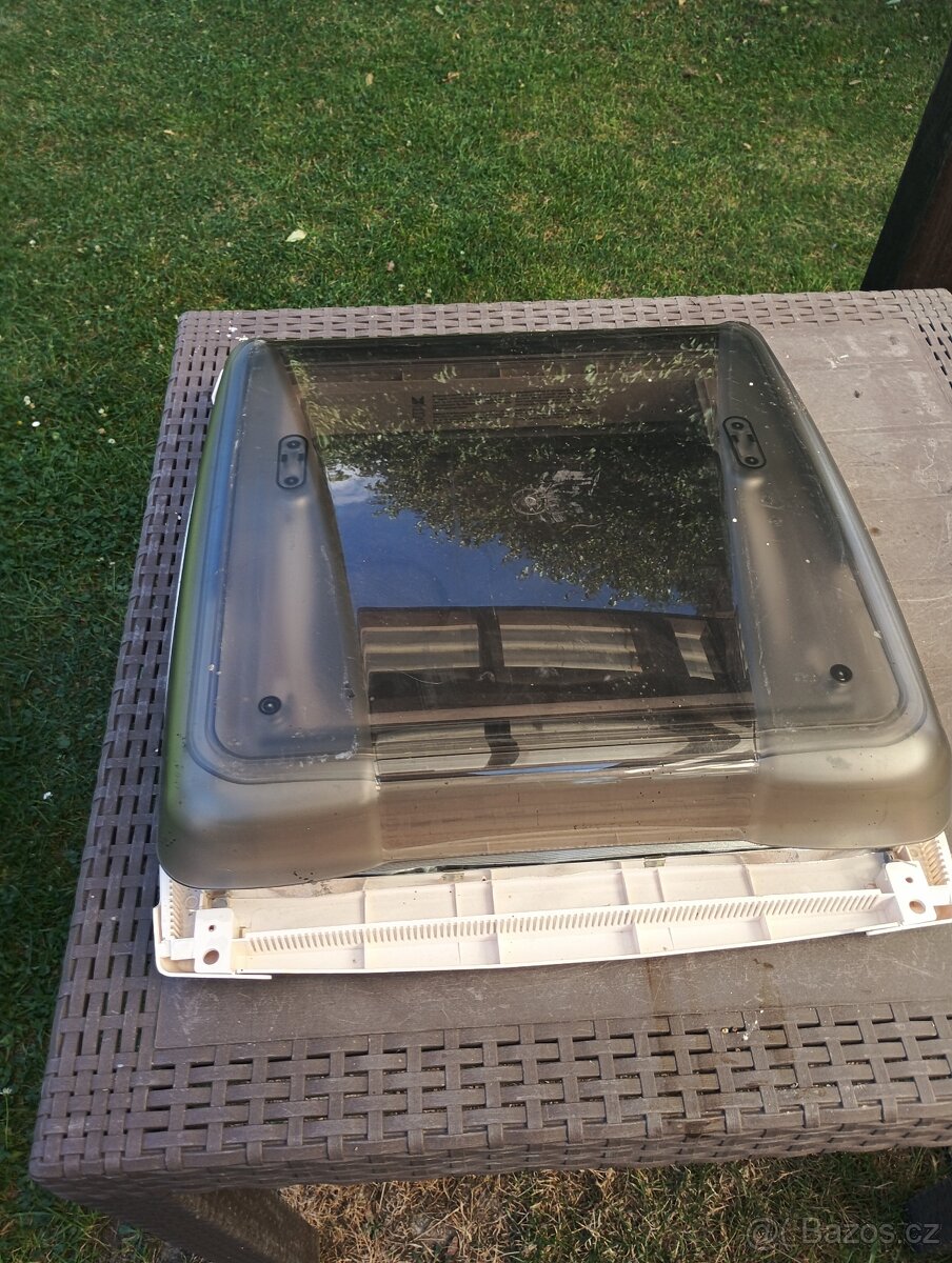 Střešní okno do karavanu - 2