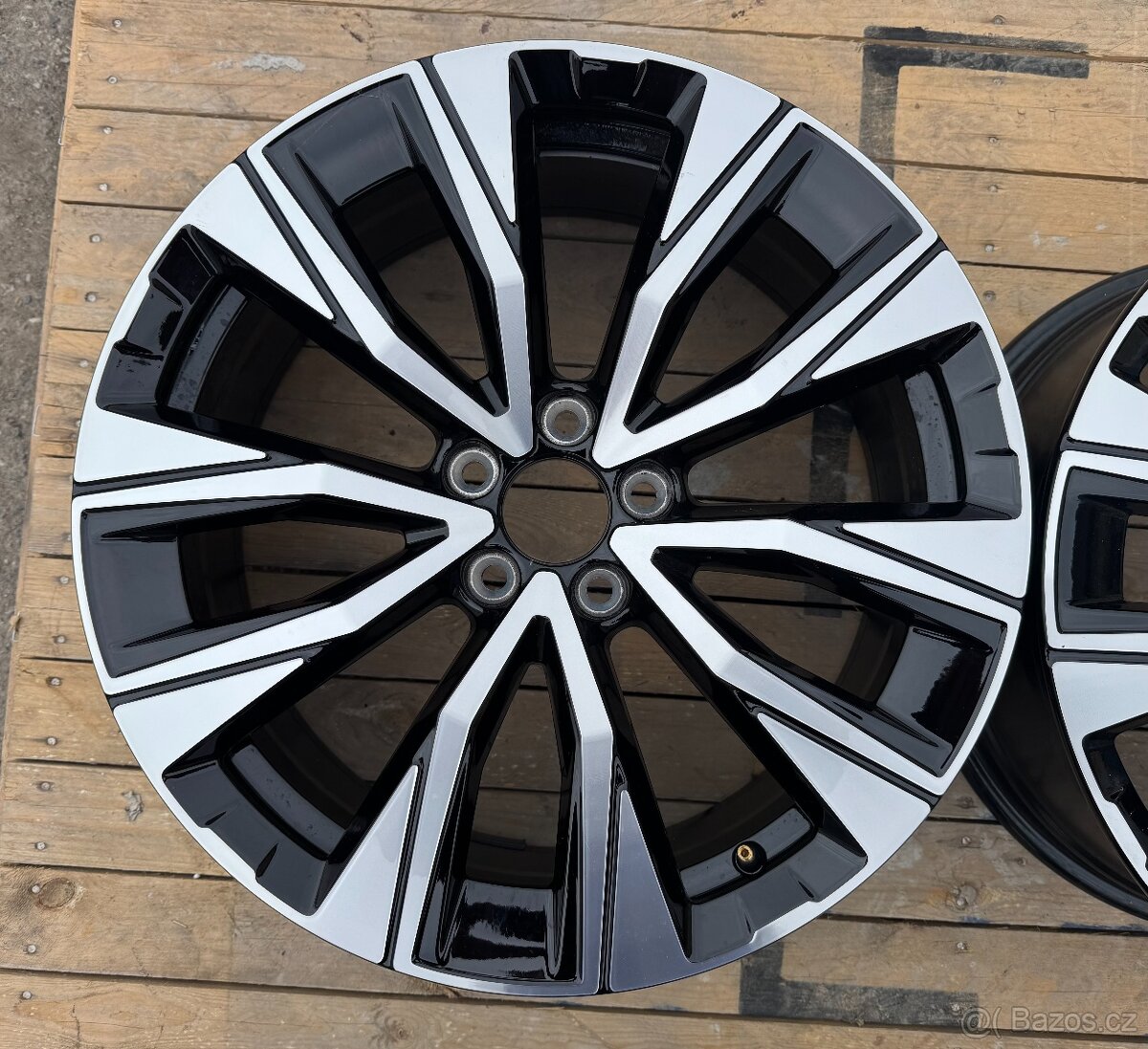 Prodám Originál ALU disk Volvo 19¨ sada 8566 - 2