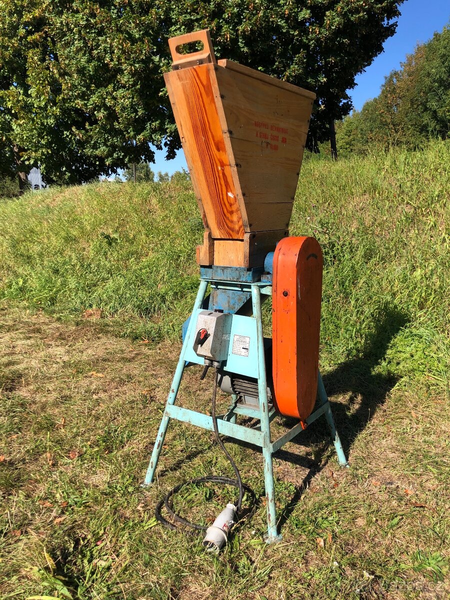 ŠROTOVNÍK DRTIČ OVOCE - 2