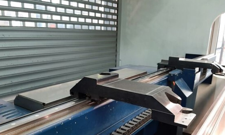 Lisy - ohraňovací TRUBEND 5230 - 2