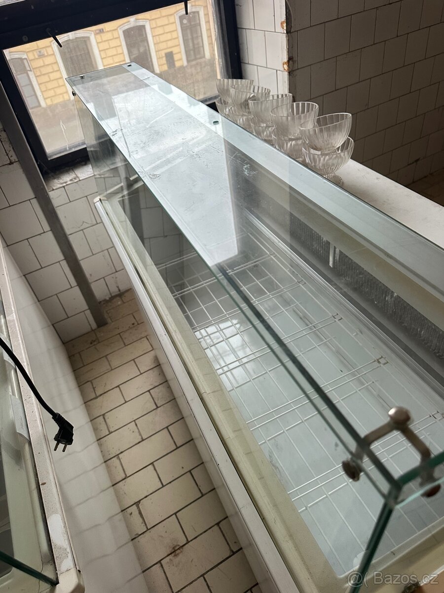 Zmrzlinový pult - 2