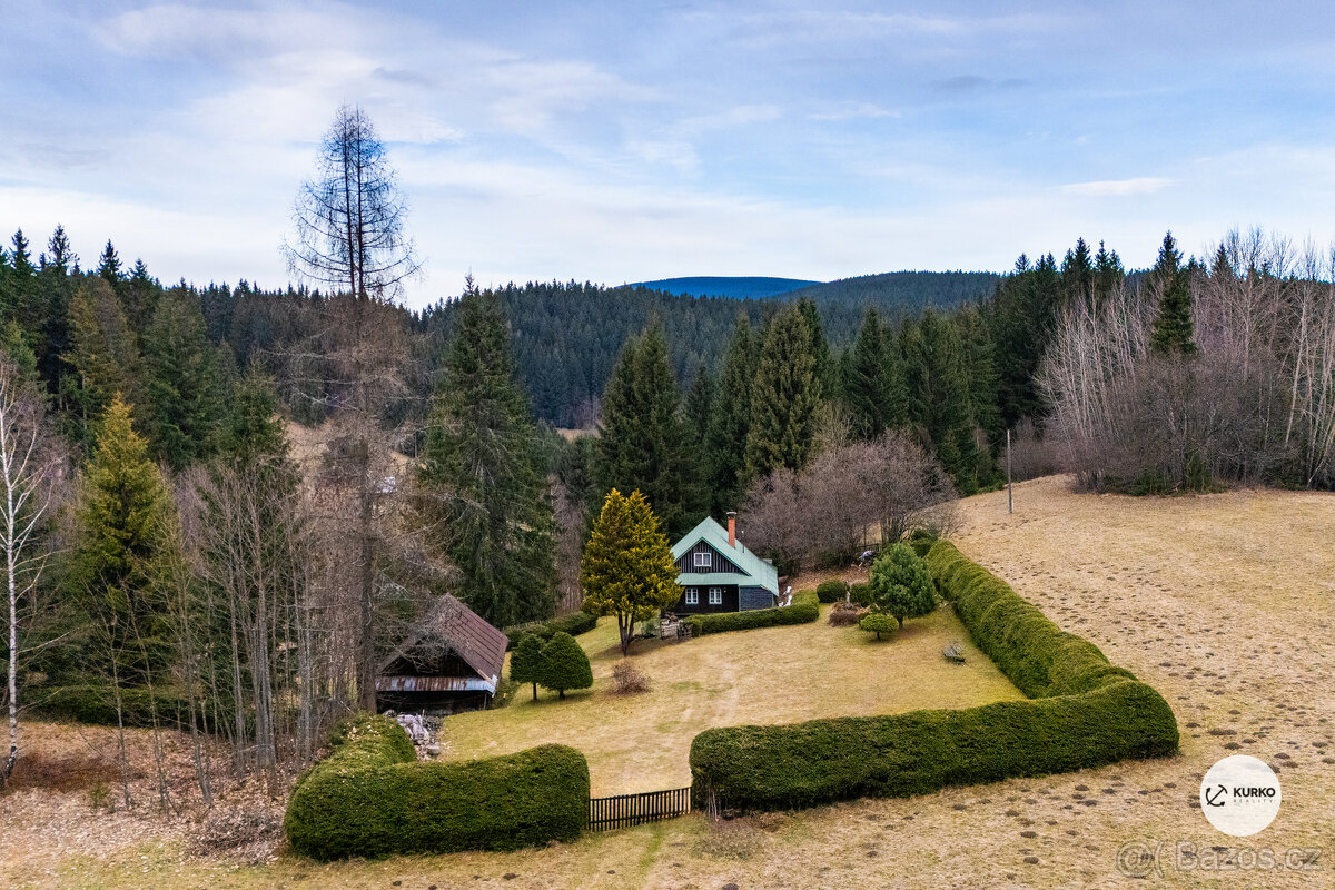 Roubená chalupa s pozemky o výměře 21.245m2 v obci Morávka - - 2