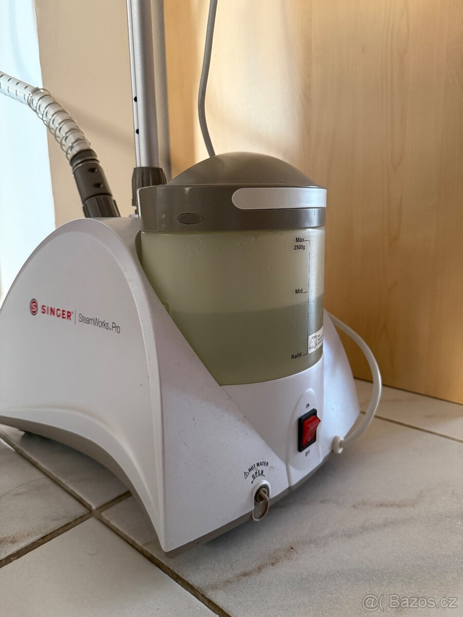 Žehlící napařovač oděvů - 2