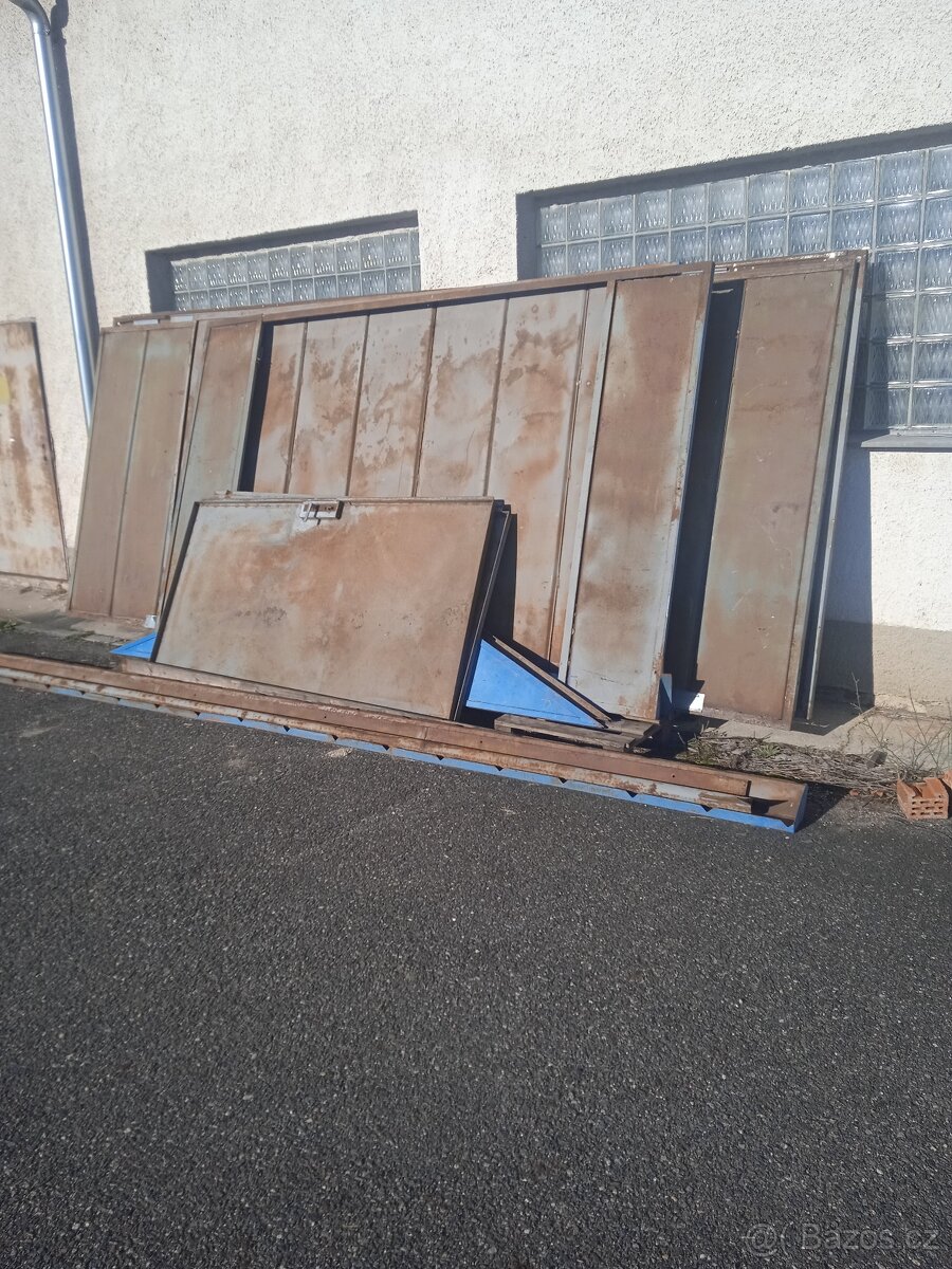 Prodám plechovou garáž - 2