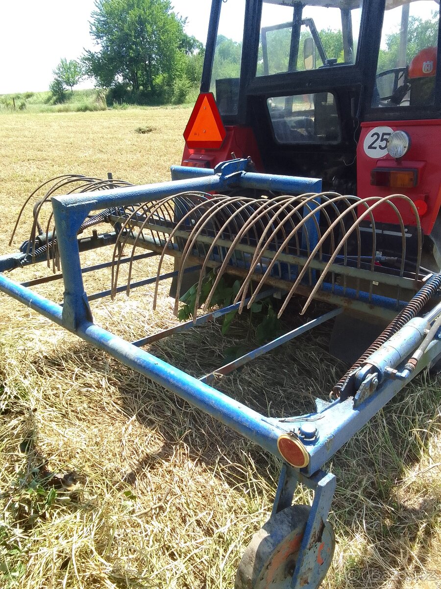 Pohrabáč , seno , traktor , obracák sena - 2