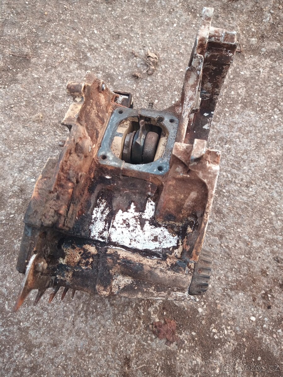 Kliková skříň Stihl 044 - 2