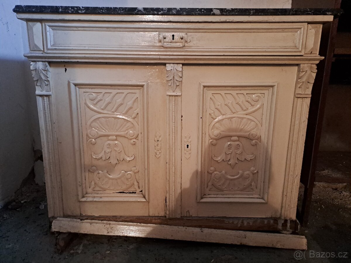 Starožitná zdobená komoda - 2