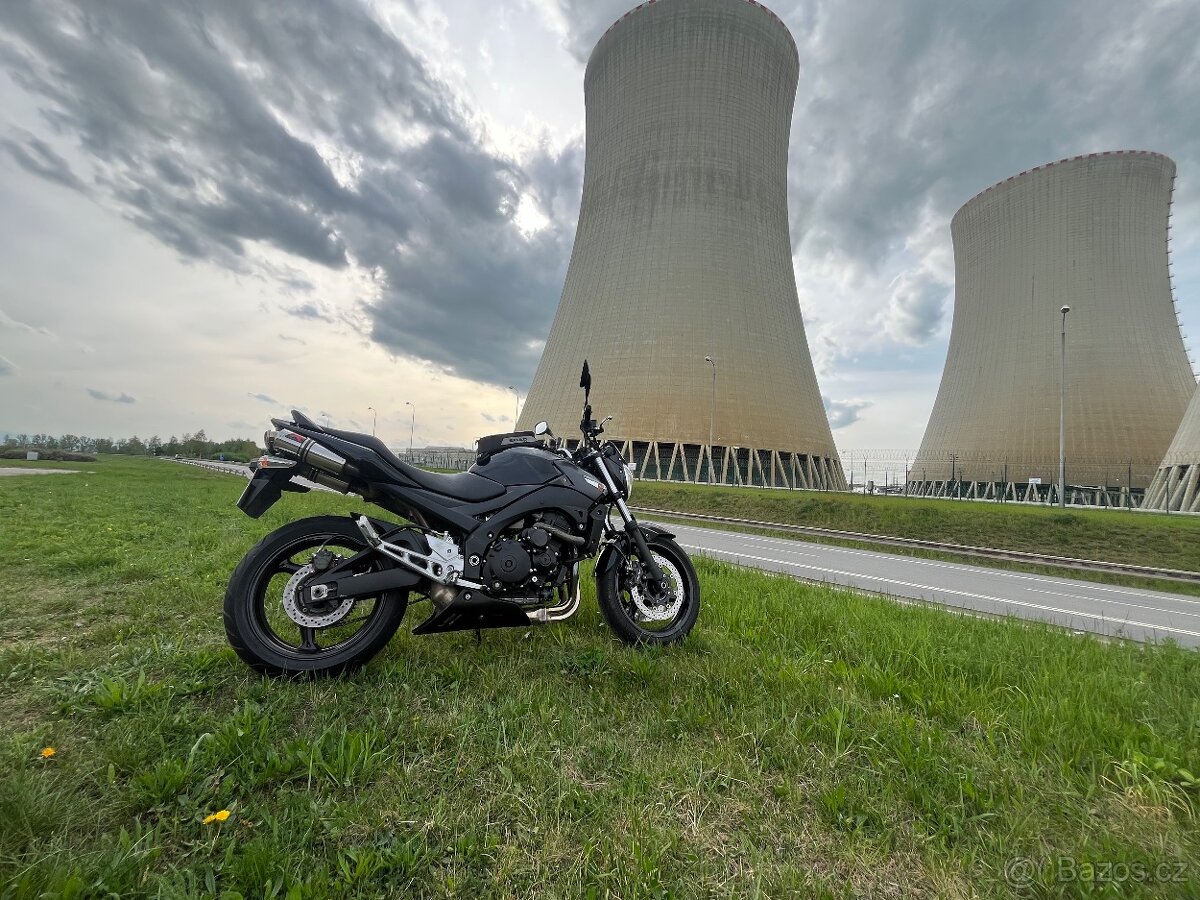 Suzuki gsr 600 - 2