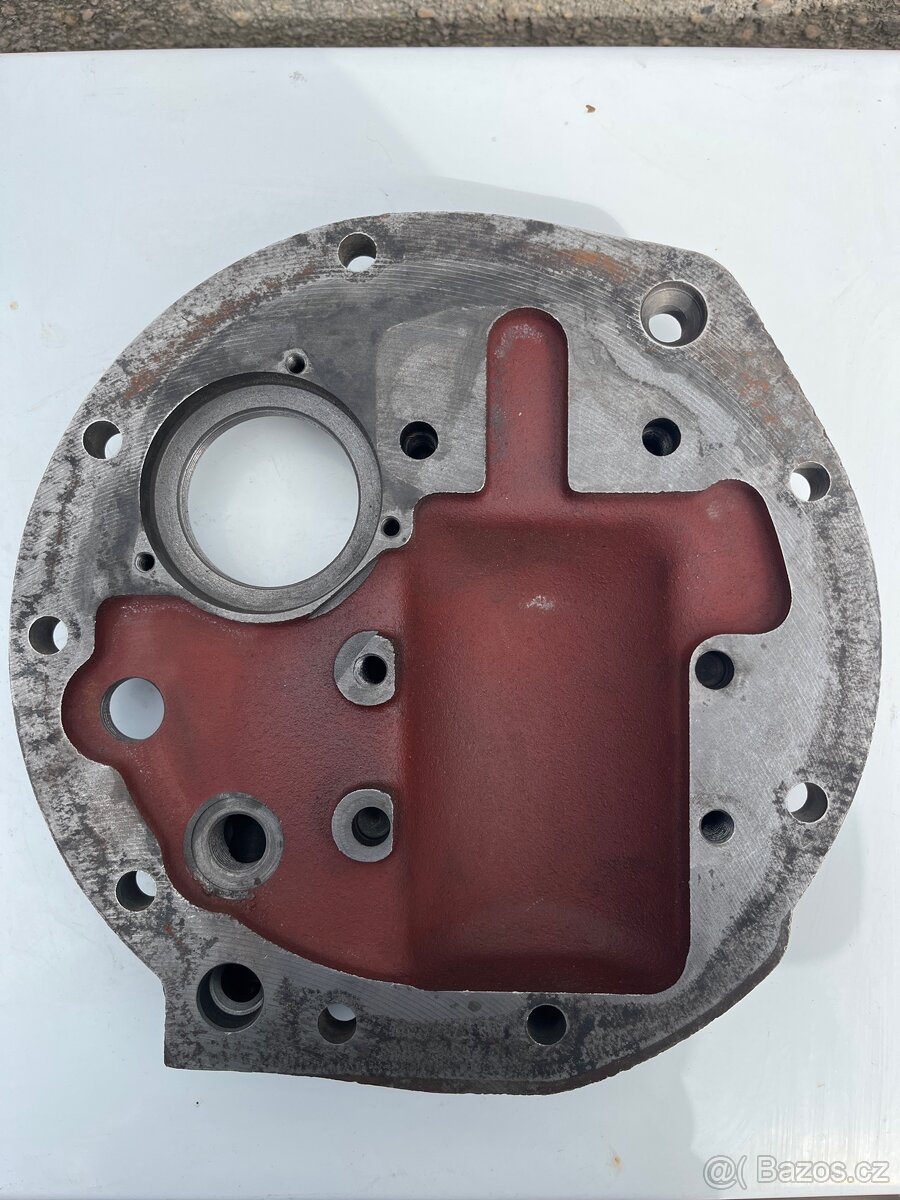 Víko hydrauliky zetor - 2