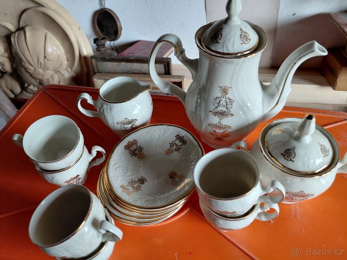 Porcelánový servis . - 2
