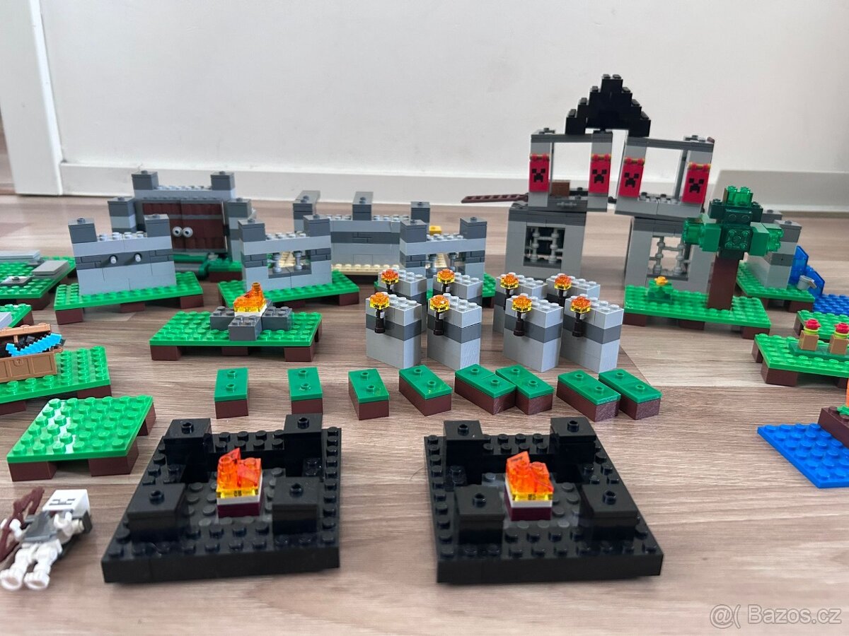 Lego Minecraft 21127 - 2