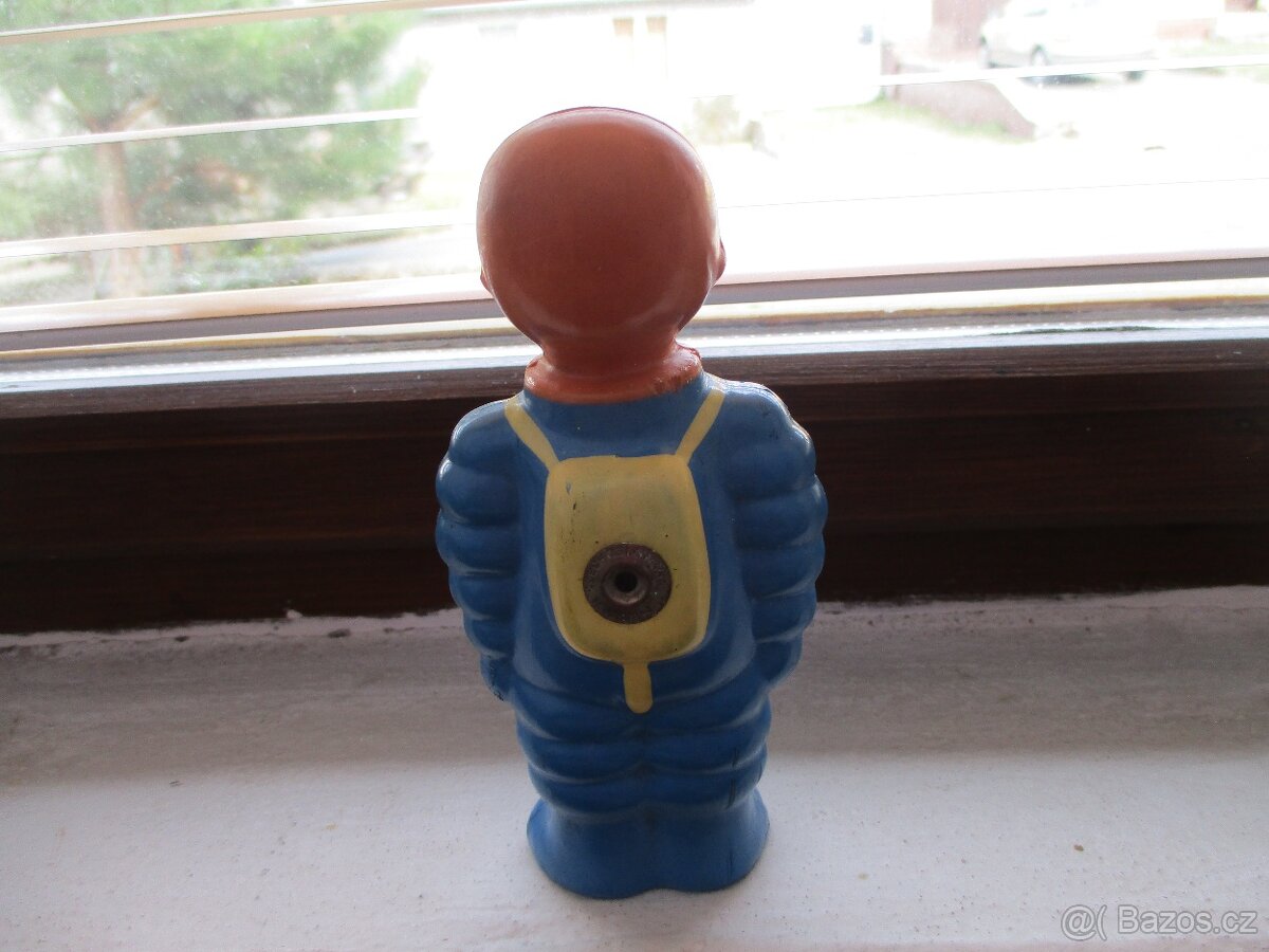 Gumová hračka ,,KOSMONAUT,,od Libuše Niklové - 2