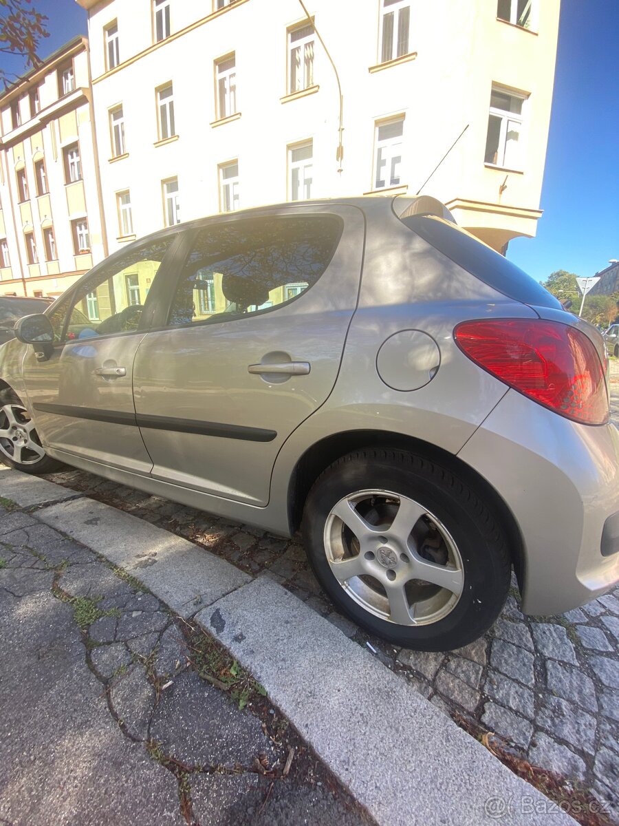 Peugeot 207 - 2