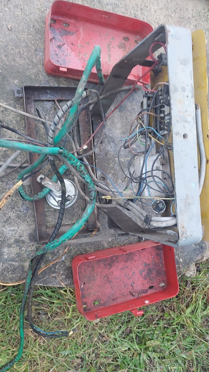 Malotraktor tk Přístrojová deska+ kastliky - 2