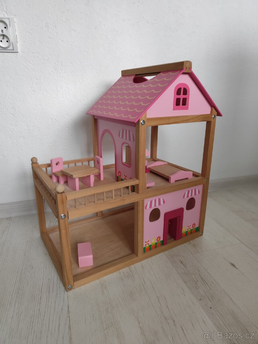Dřevěný domeček pro panenky. - 2