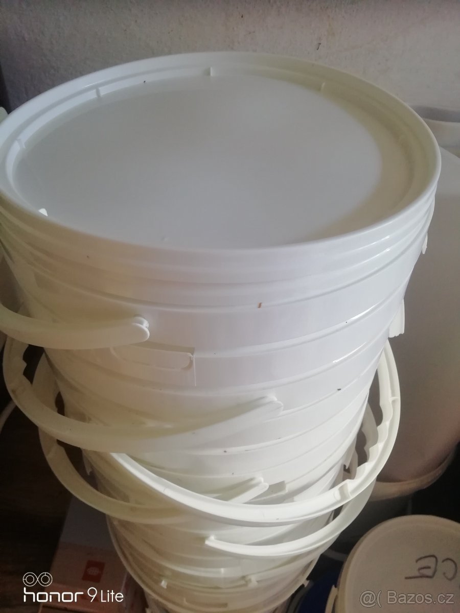 Kyblík plastový s vikem 12 litrů - 2