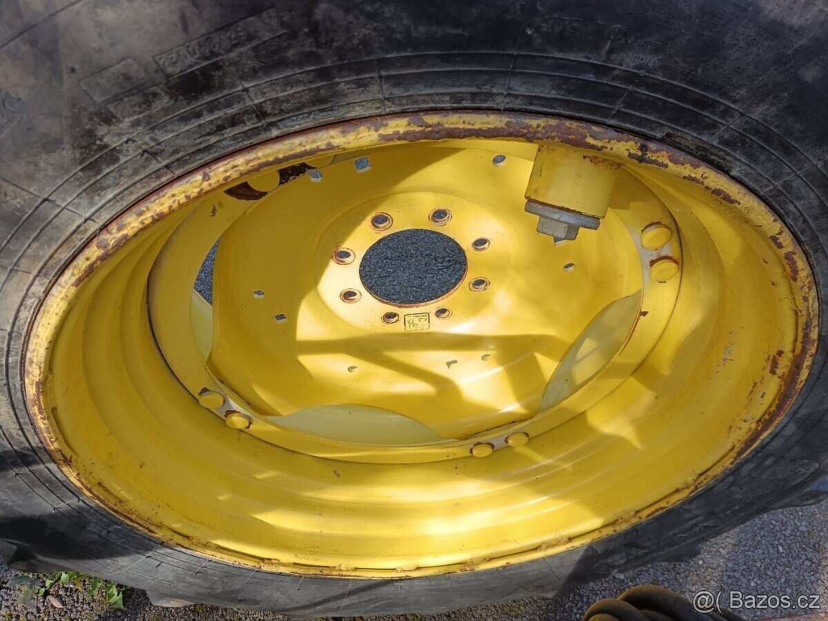 Prodám kompletní kola JOHN DEERE - 2