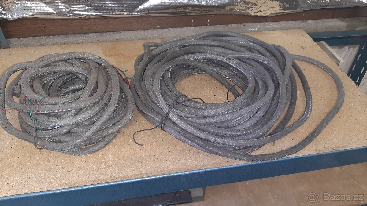 Opředená ochranná hadice na el. kabely. - 2
