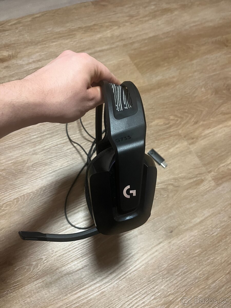 Sluchatak Logitech G733 - 2