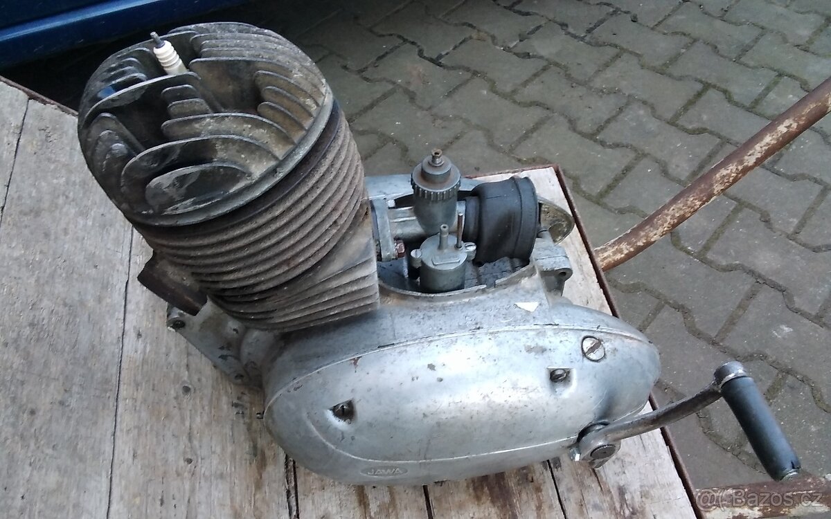 Motor Jawa 250,353. - 2
