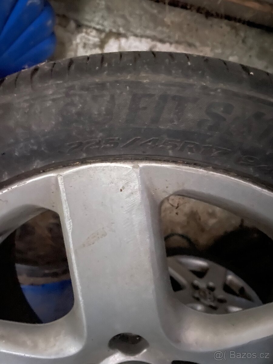 225/45R17 - 2