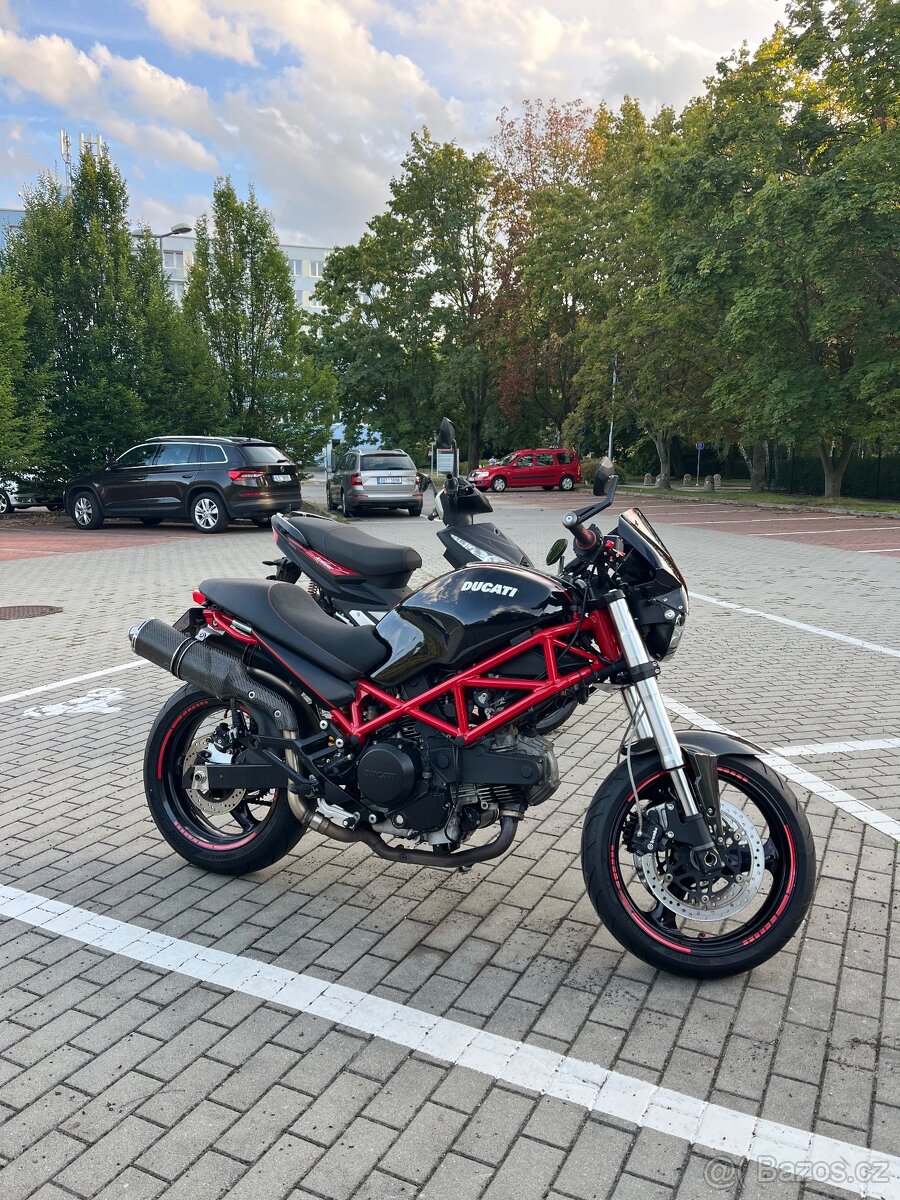 Ducati Monster 695 - 2