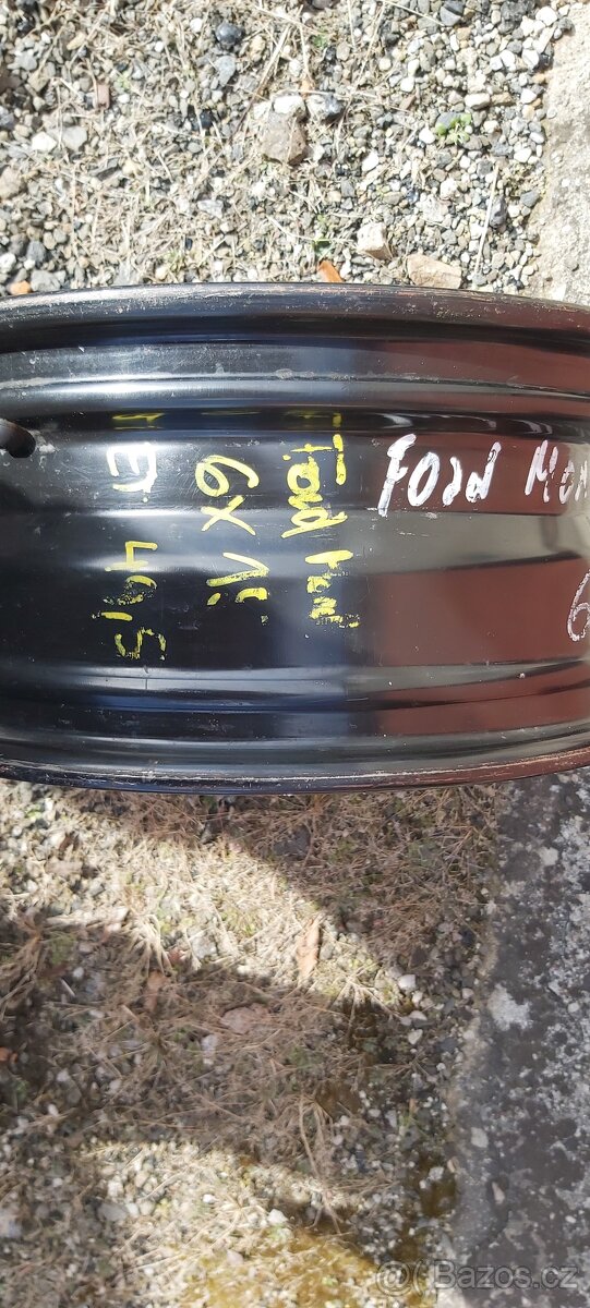 Plechové disky a přilbu na motorku - 2