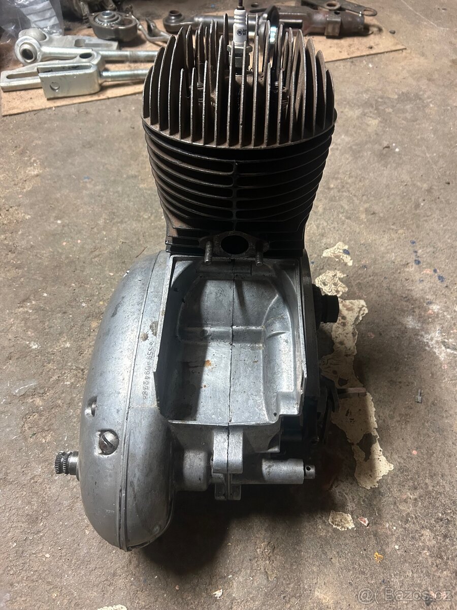 Prodám motor Jawa 559/250 Panelka - 2