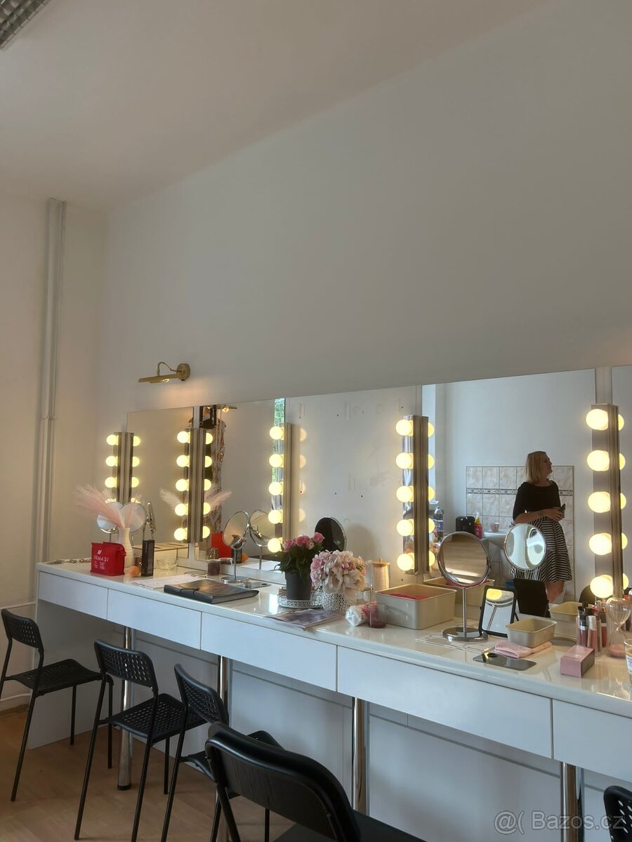 Vizážistický stůl - 2