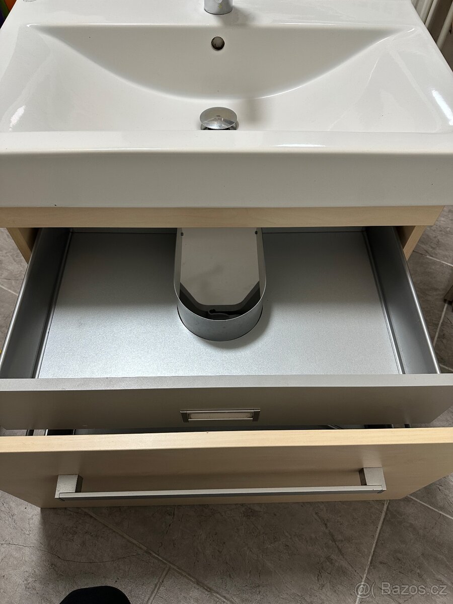 Koupelnová skříňka s umyvadlem - 2
