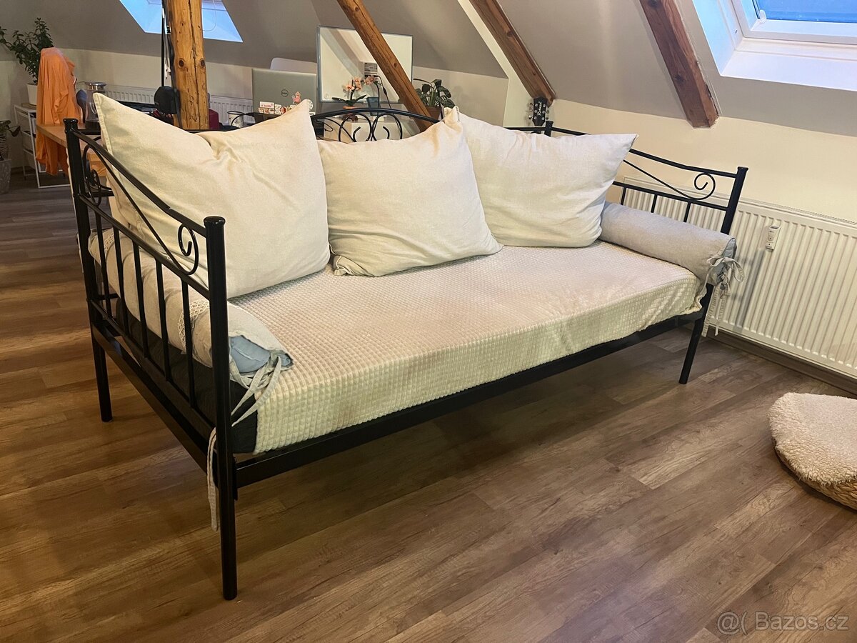 Černá kovová postel/pohovka - 2