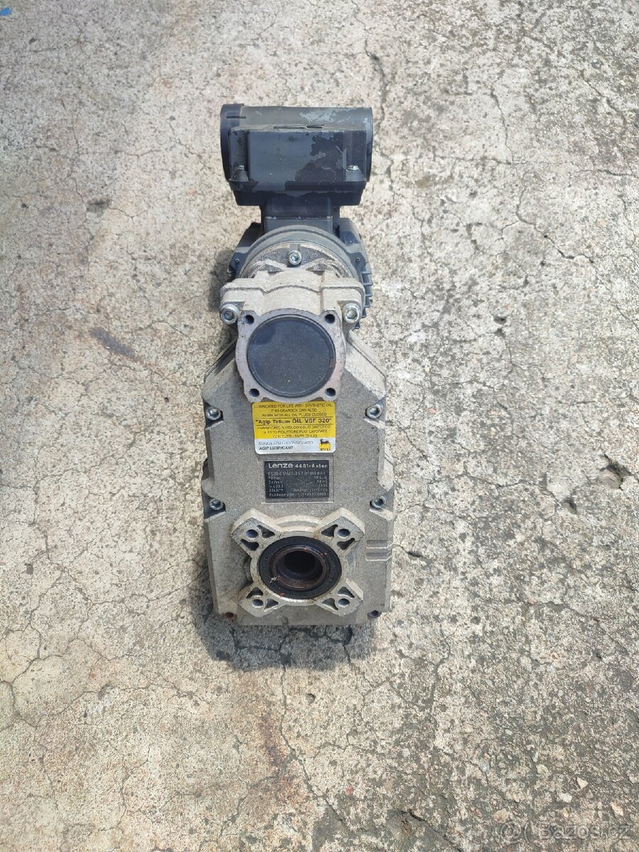 Elektromotor s převodovkou. 2ot./min. 220V. - 2