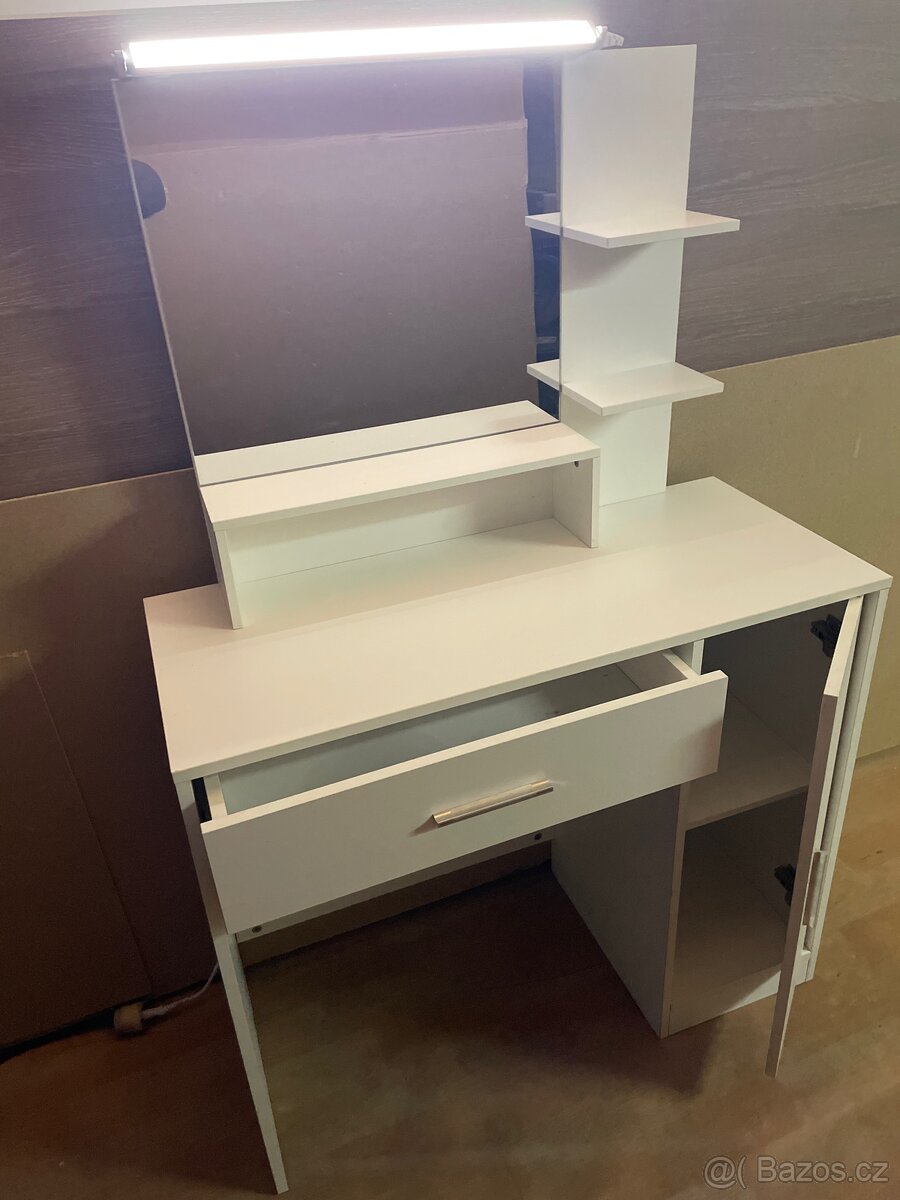 Toaletni stolek se světlem - 2