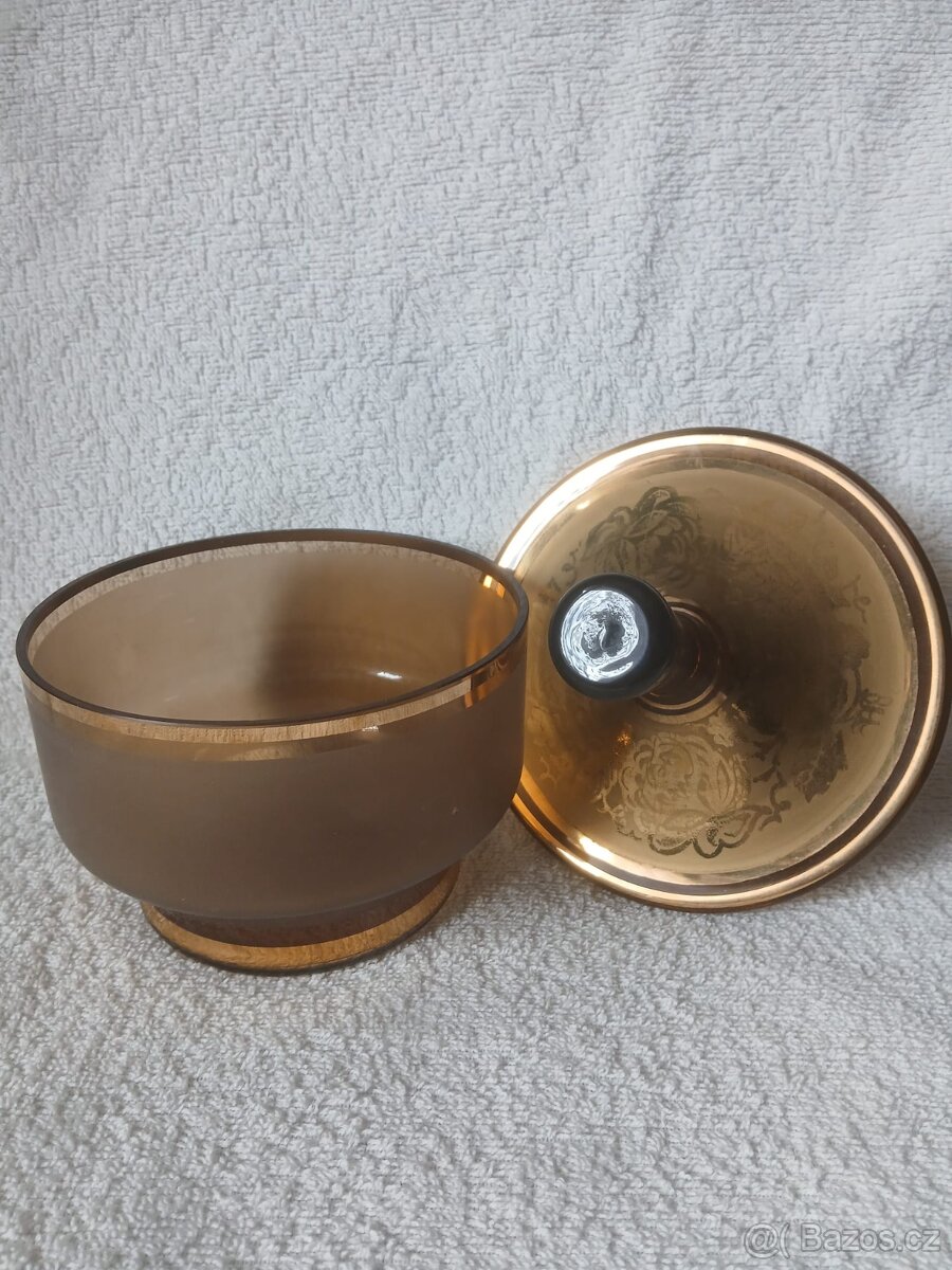 Miska s poklopem. - 2