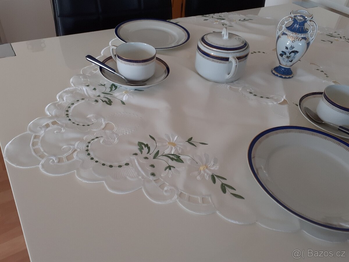 Barevně vyšívaný ubrus,vhodný dárek - 2