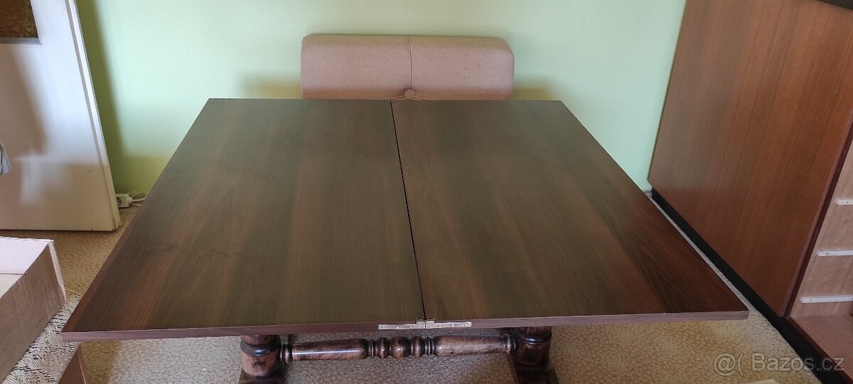 Dřevěný konferenční stolek - 2