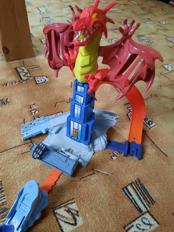 Hot Wheels Souboj s drakem - 2