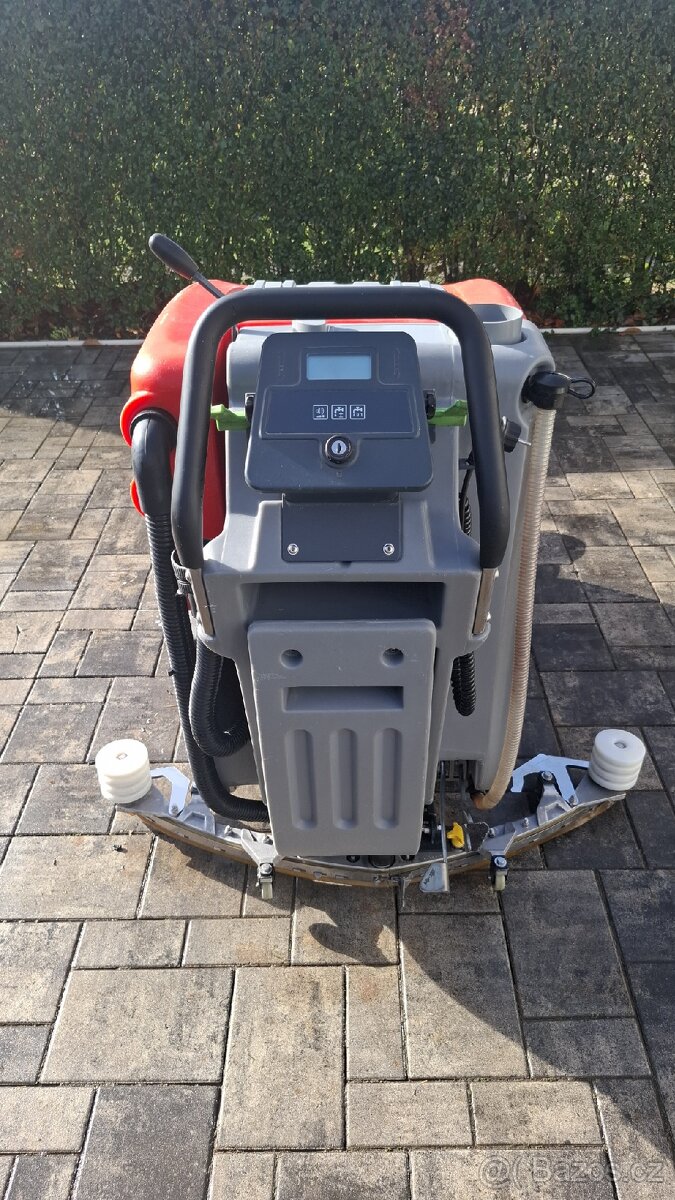 Podlahový mycí stroj Hako B90 - 2