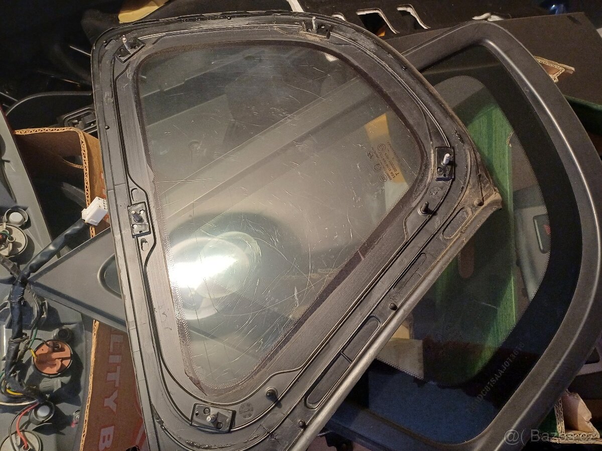 Hyundai i30 combi 2009 dily interiéru okna - 2