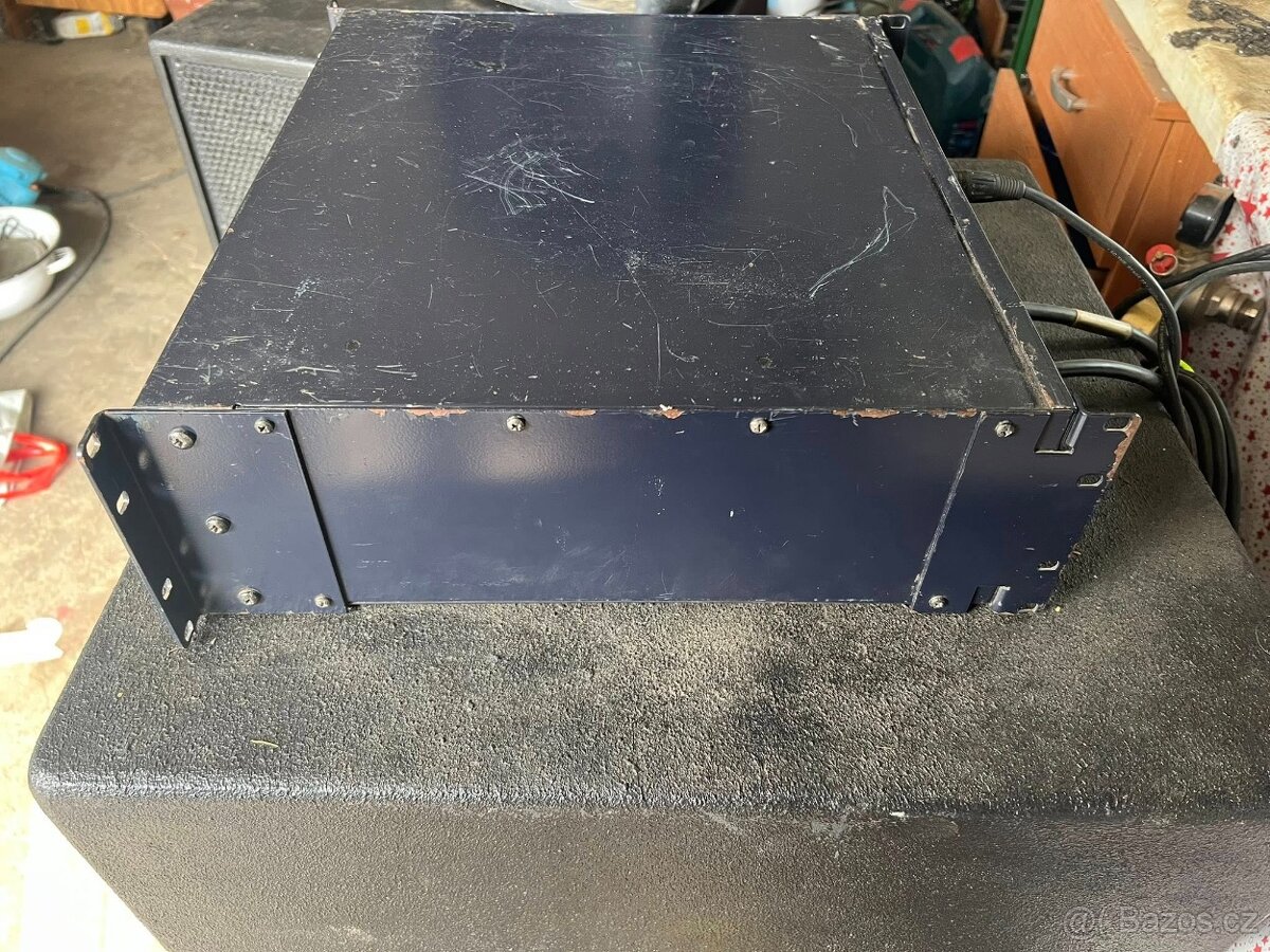Zesilovač PLX4000 - 2