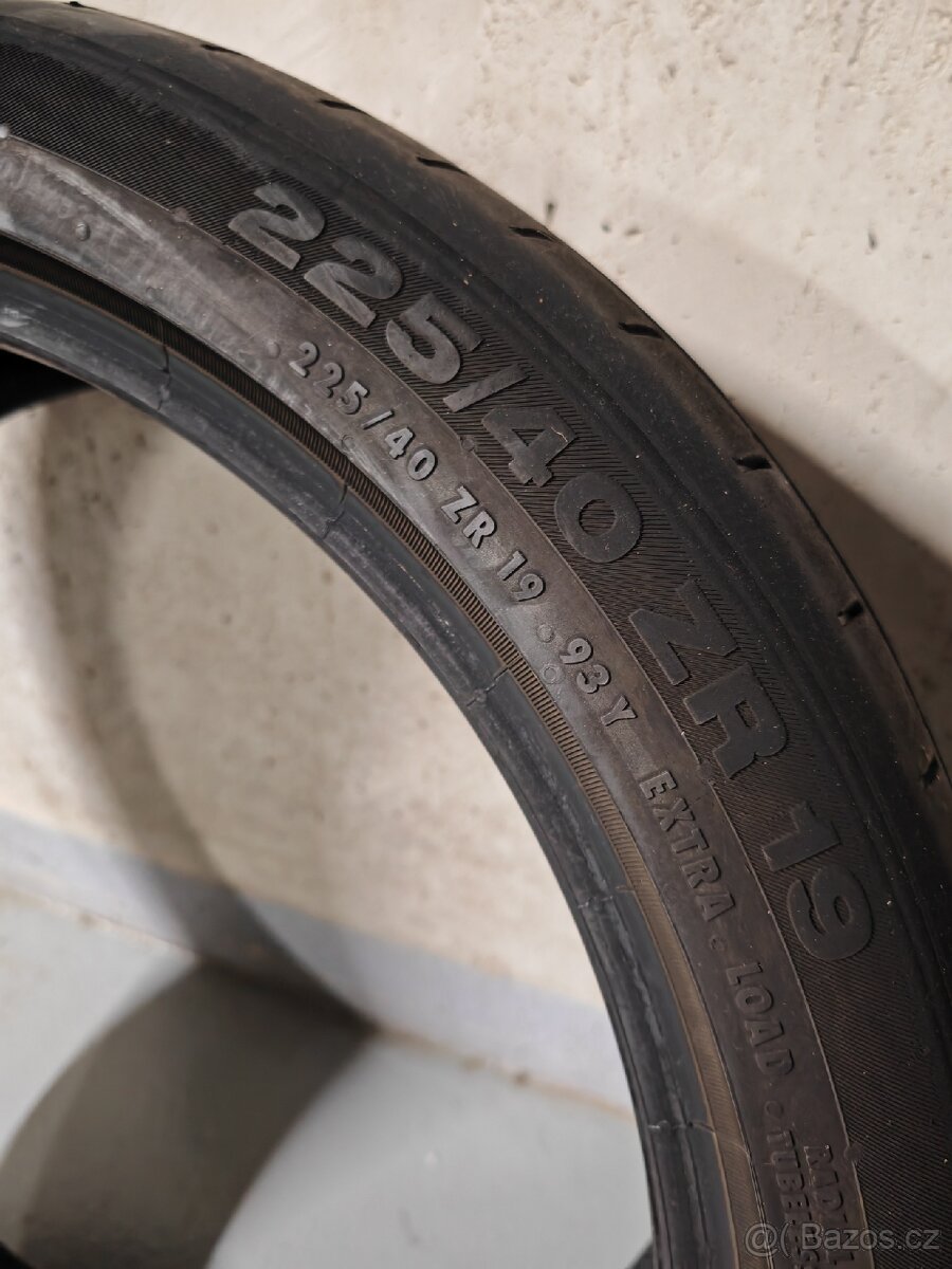 225/40 R19 Continental - 2