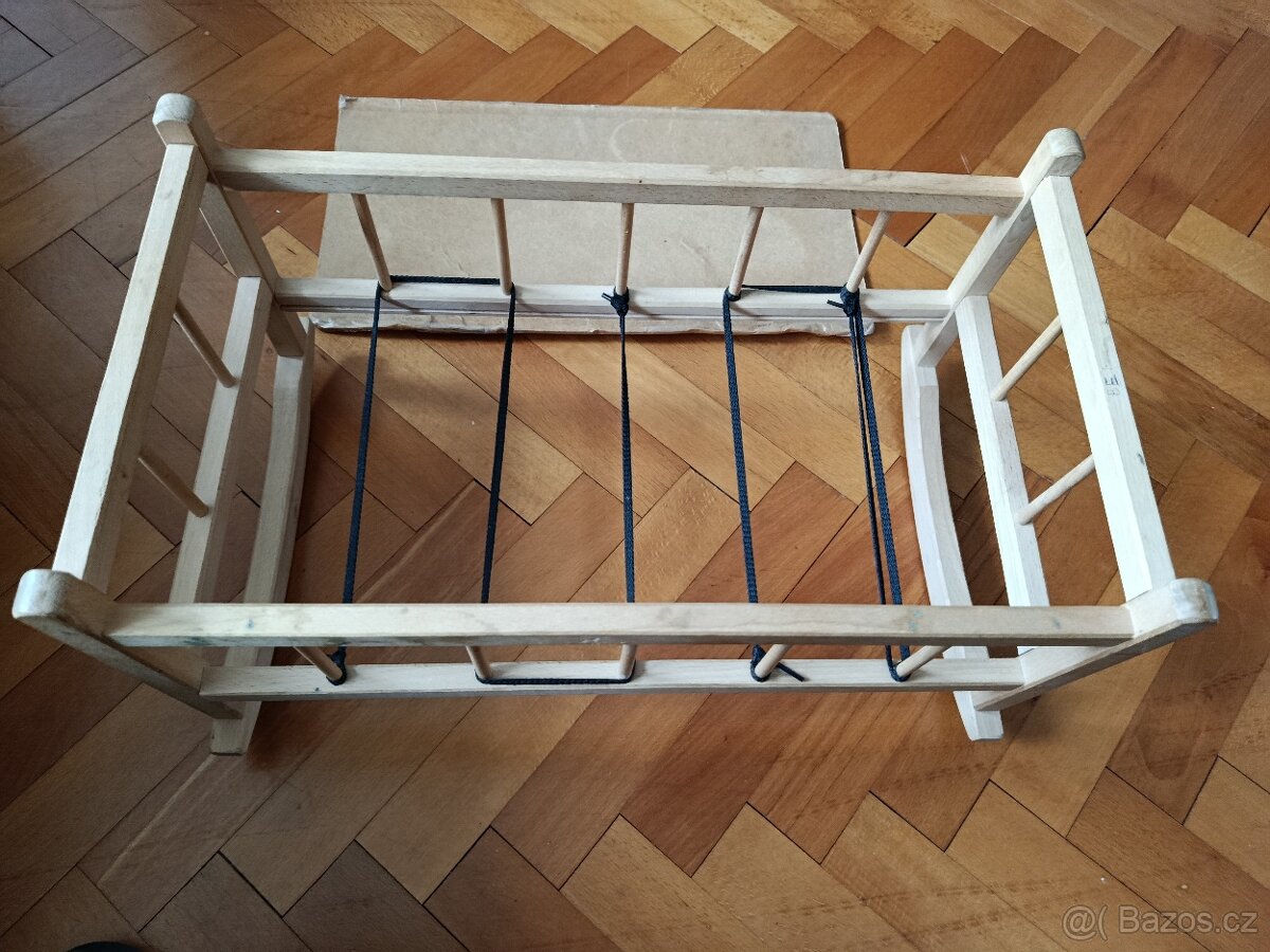 Postýlka pro panenku. - 2