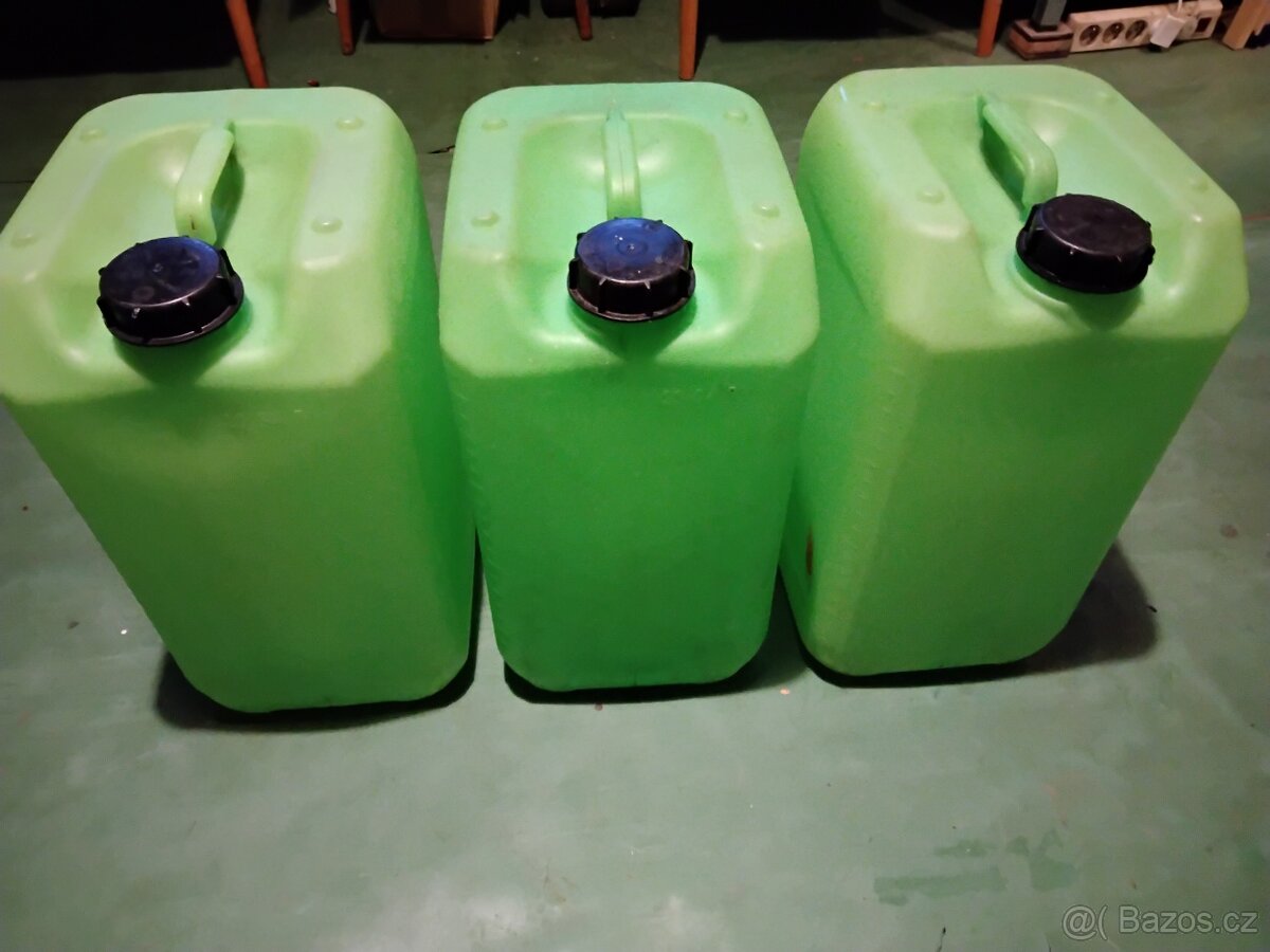 Plastový kanystr 20 l - 2