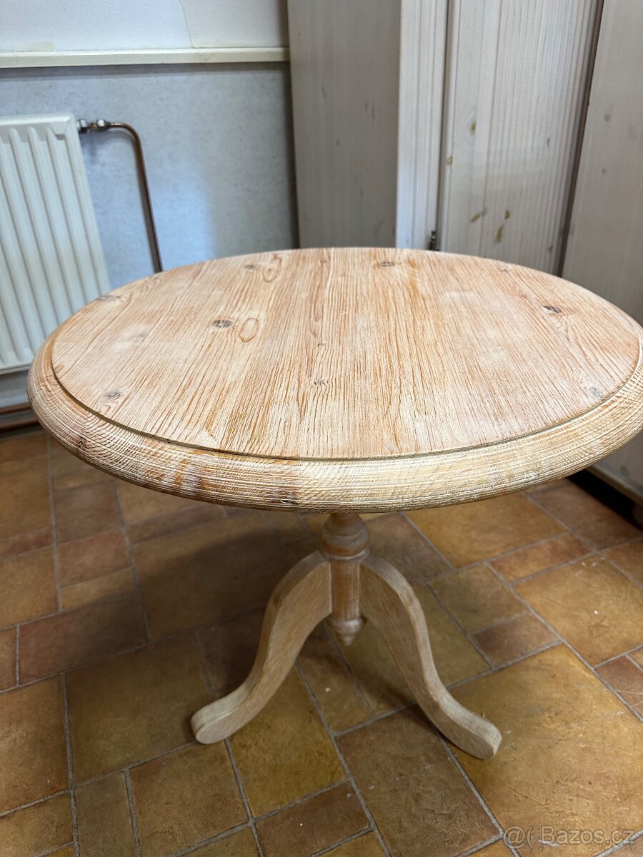 Kulatý masivní stolek, drásaná Pinie - 2