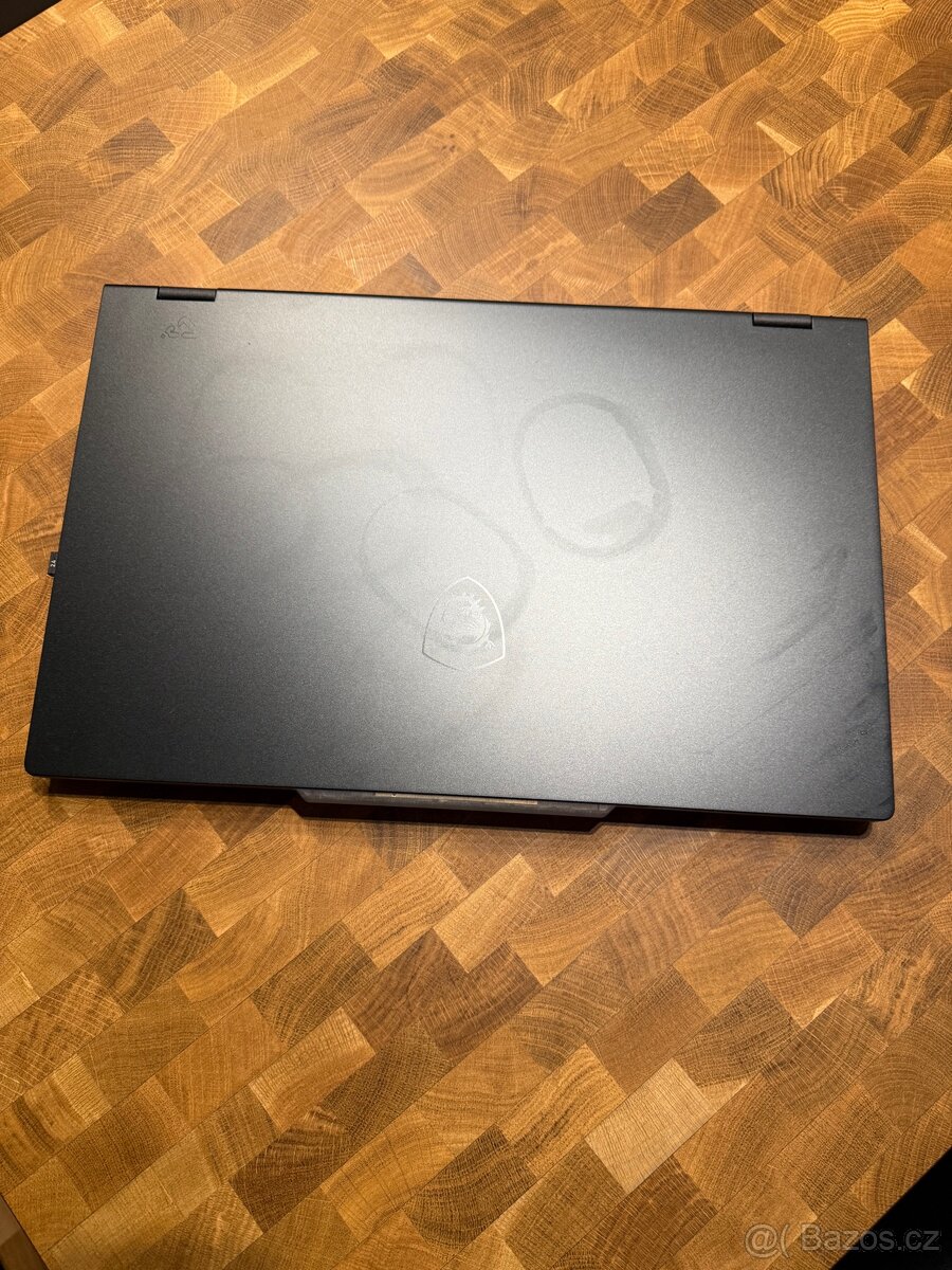 MSI Cyborg 17 herní notebook - 2