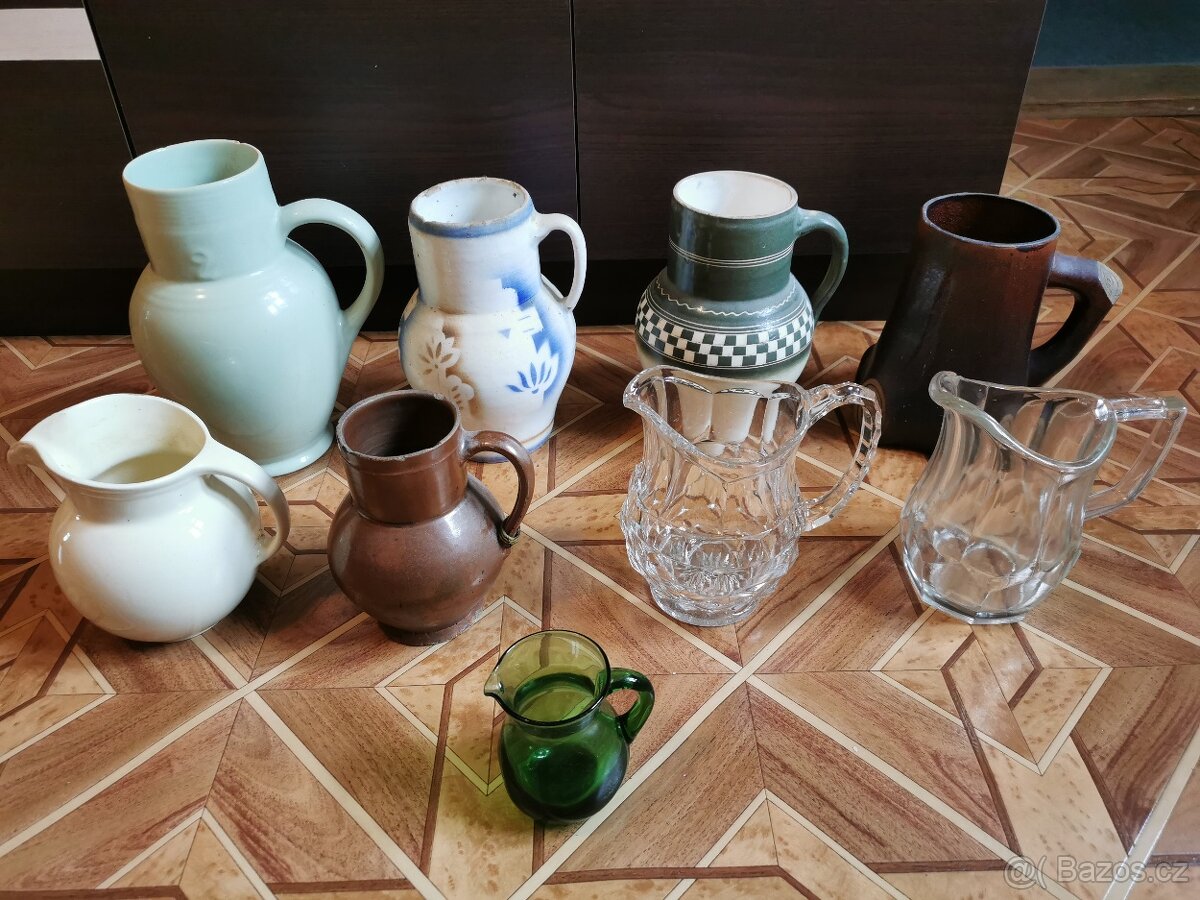 Staré džbánky, různé druhy a stáří - 2