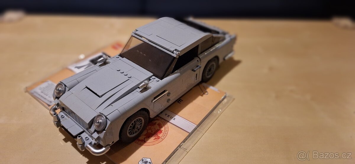 Lego Expert 10262 Bondův Aston Martin DB - 2