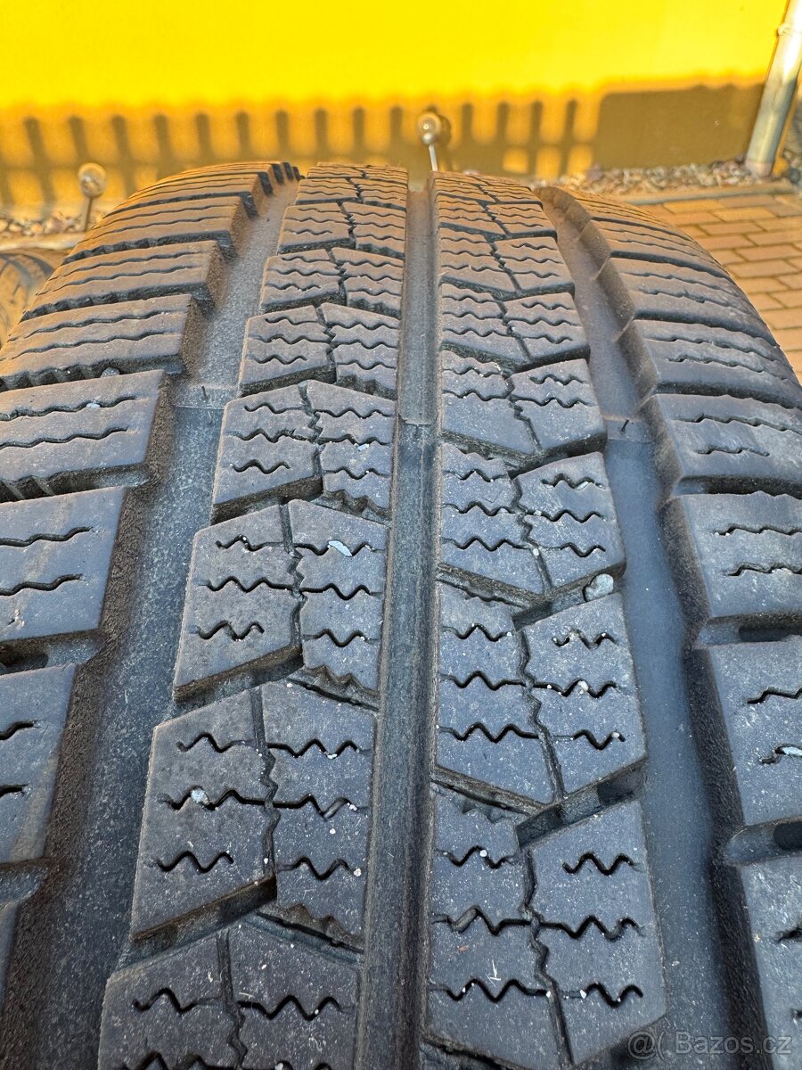 Zimní pneu Nexen 215/65/r16 - 2
