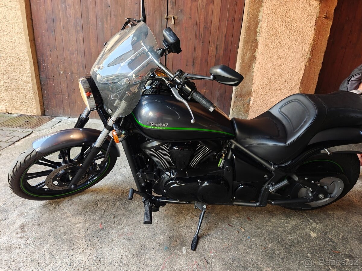 Kawasaki VN 900 Custom - 2